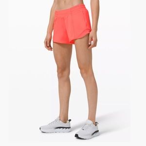 Lululemon HOTTY HOT LOW-RISE SHORT *4" LINED in Sunset (peach coral salmon) sz 8